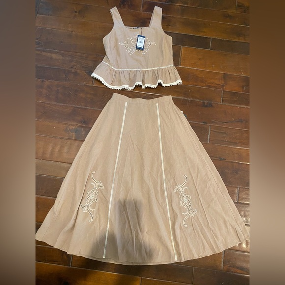 Adrianna Papell 2 Piece Skirt Set